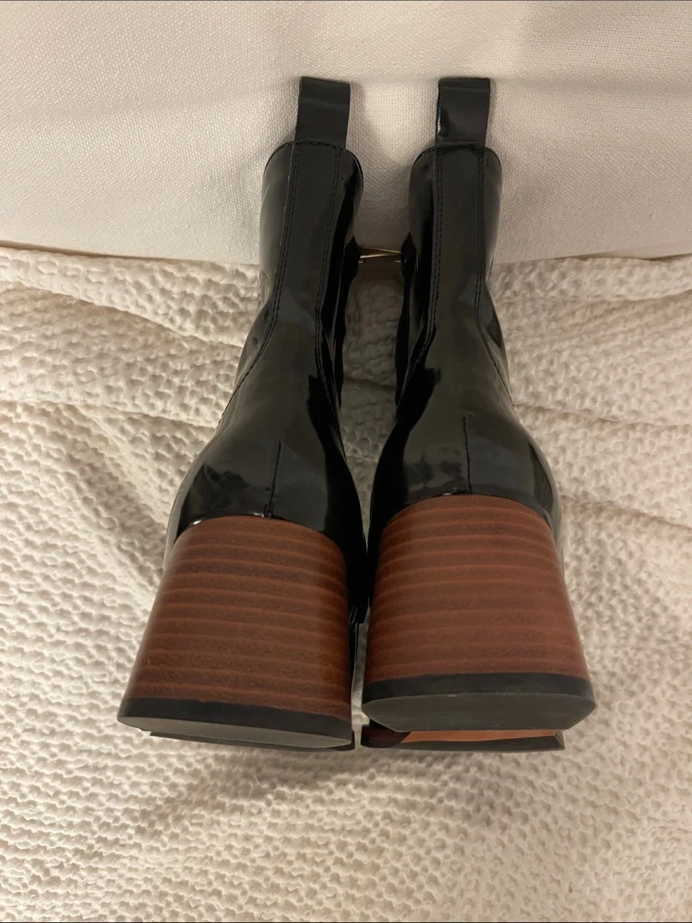 NWT Steve Madden Black Patent Ankle Boots with Gold Chain NWT on box